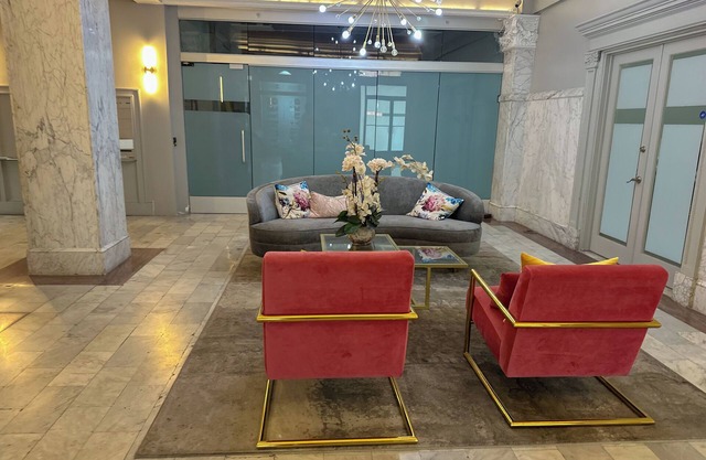 2-bedroom apartmt in awesome Baltimore with easy access to restaurants and sites