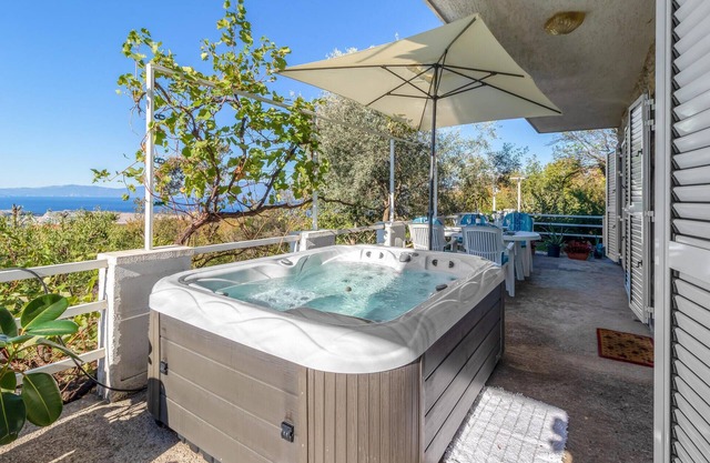 2 bedroom awesome home in Smrika