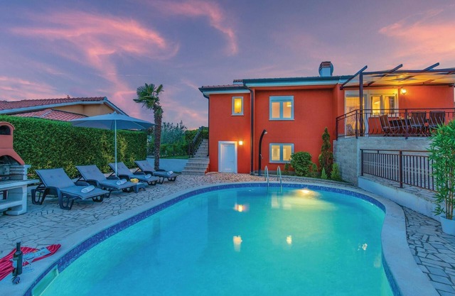 2 bedroom awesome home in Porec