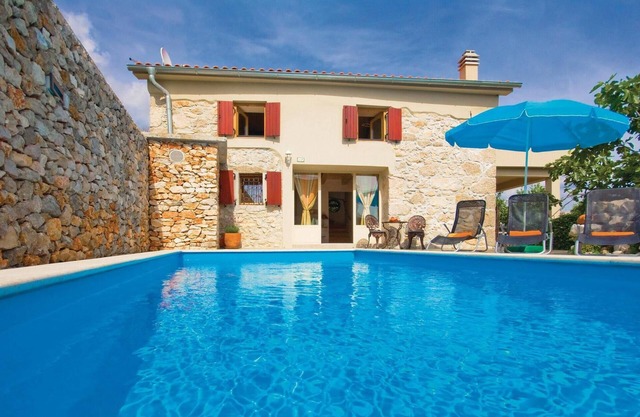 2 bedroom awesome home in Krk