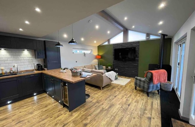 2-bedroom Chalet with Log Burner