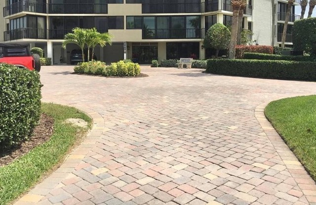 2 Bedroom Condo 320580 by Houzlet