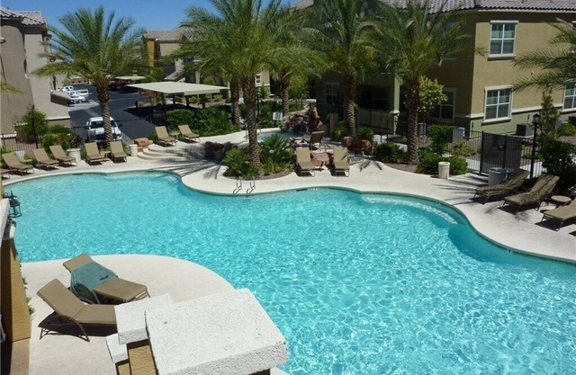 2 Bedroom Condo in Prime Location in Southwest Las Vegas w/Pool and Gym Access