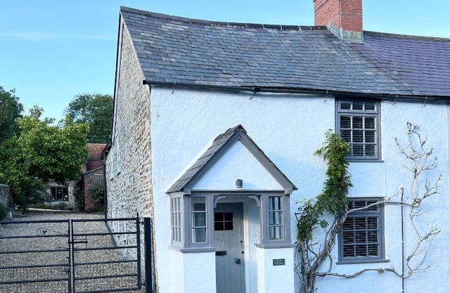 2 Bedroom Cottage - Sleeps 4 - Wifi Fireplace