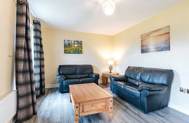 2 bedroom cottage for 4 guests, No Deposit