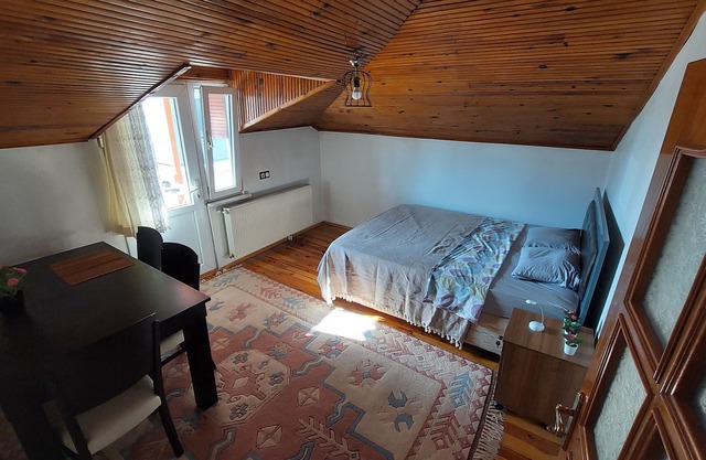 2 bedroom flat close to SAW Airport and seacoast