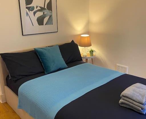 2 Bedroom Flat in Camberwell Green - Central Location with excellent connections to tourist attractions and main London airports