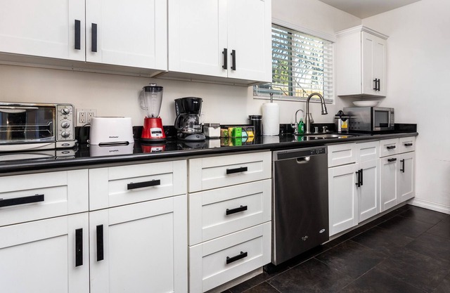 2 Bedroom Minutes to Venice Beach large private Yard