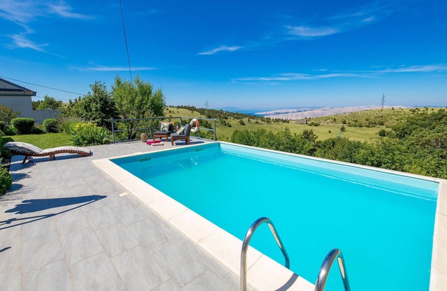 2 bedroom nice home in Senj