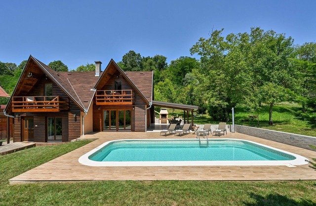 2 bedroom nice home in Sisak