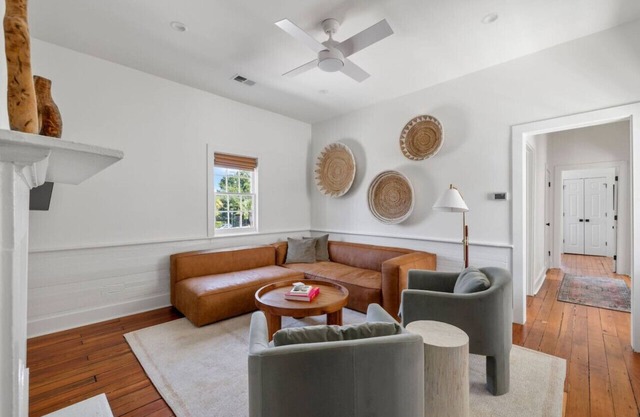 2 Bedroom + Office - 3 Blocks to King Street