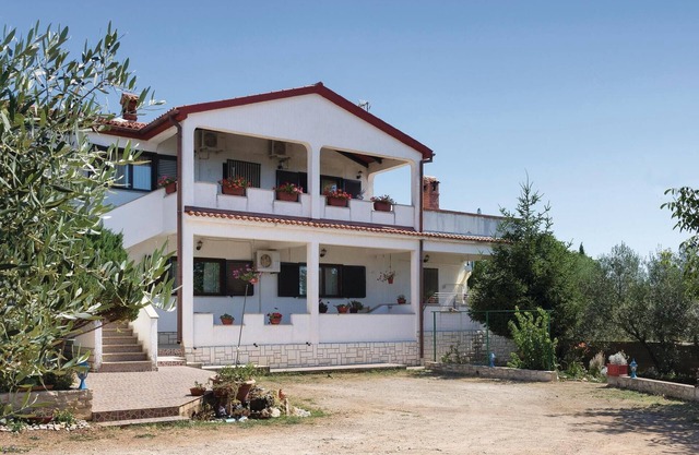 2 bedroom stunning apartment in Peruski