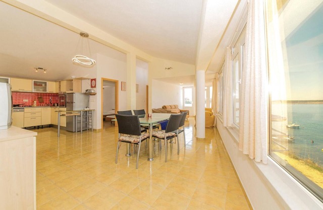 2 bedroom stunning home in Povljana