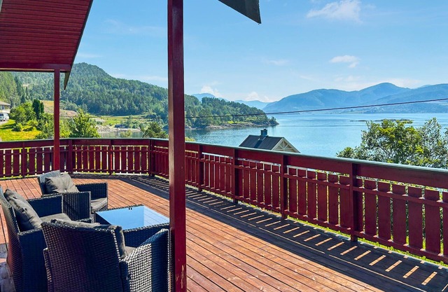 2 bedroom stunning home in Foldfjorden