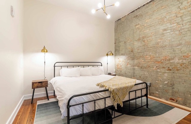 2 Bedroom Suite, 1 King Bed, 1 Queen Bed