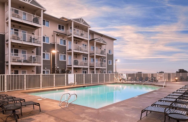 2-bedroom Twin in awesome Long Beach