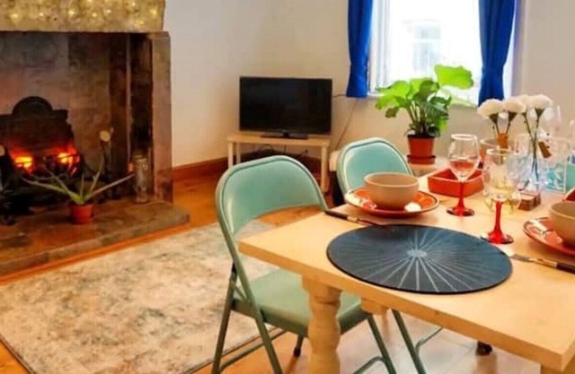 2 bedroom Victorian canal side terrace house.