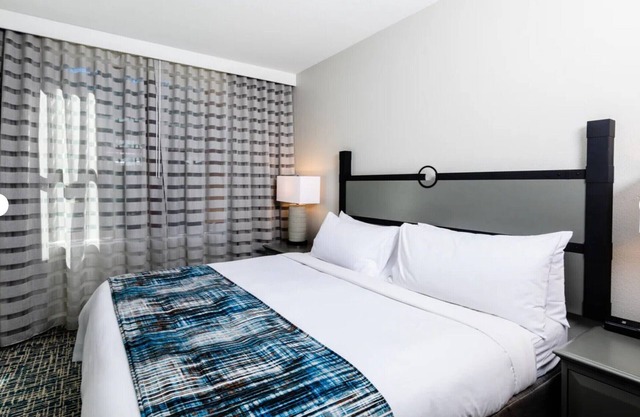 2-bedroom Villa with WiFi, fitness room, pool in S. Lake Tahoe's Timber Lodge