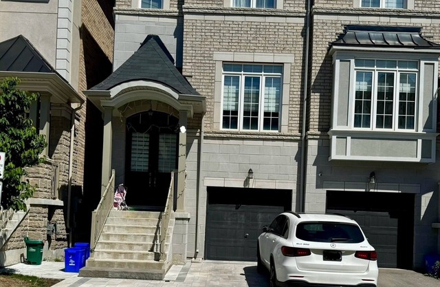 2 Bedroom with 2 Ensuite Unit in the heart of Richmond HIll.