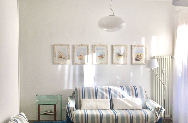 2 bedrooms apartment with garage, terrace, good wi-lan near the sea