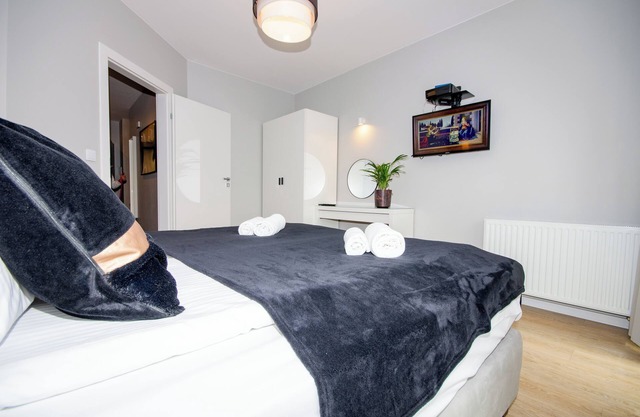 2-bedrooms Apartment with the Air-con, balcony in the City Center