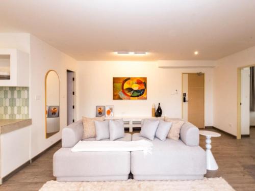 2 Bedrooms for 4 Guests with Terrace in the Heart of Sathorn