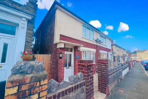 2 Beds, Entire Home, Spacious Bedrooms, Garden