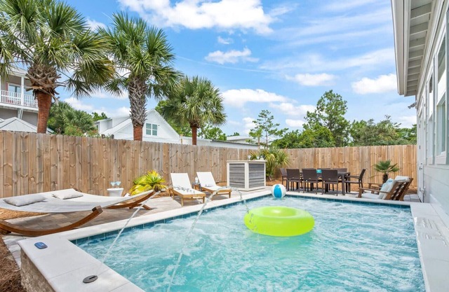 2 Blocks From Gulf! Heated Splash Pool! 5 Adult Bikes!