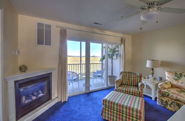 2 BR, 2 BA Bay Water View Condo w/Pool, Bikes, Golf, Tennis, Kayaks, and Free Activities