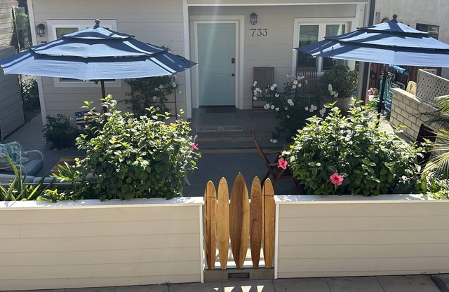 2 BR Beach House with Parking only steps to South Mission Beach - Sleeps 5