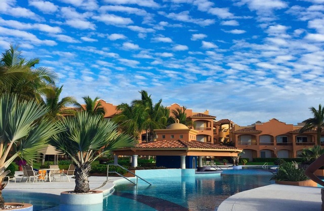 2 BR condo nestled between Pacific Ocean beach and golf course