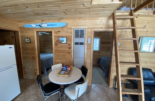 2 BR Crystal Lake cabin. Private beach, easy Ice Fishing Near Crystal Mtn