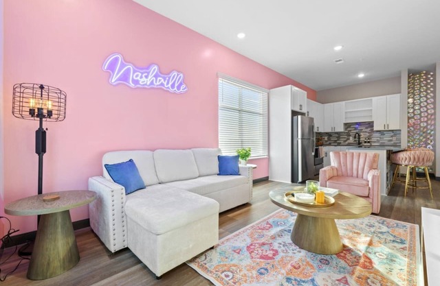 2 BR in DT Nash - Walk Everywhere!