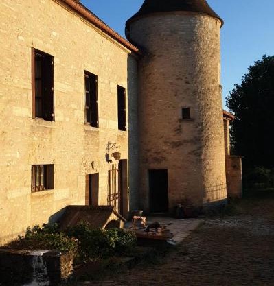 2 CHAMBRES DANS MAISON EN PIERRE ATYPIQUe