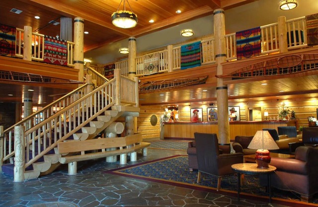 2 Charming Lodge-Style Rooms w/Heated Pool & Courteous Staff