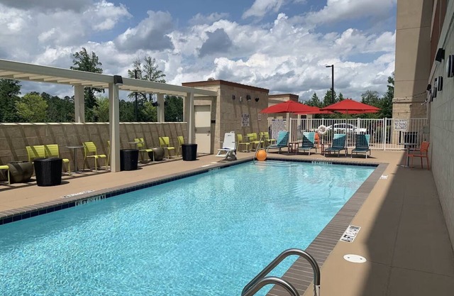 2 Comfortable Units! Short Drive to Savannah Beach and Ships of the Sea Museum