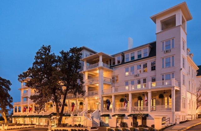 2 Connecting Suites at a 4⭐️ Hotel