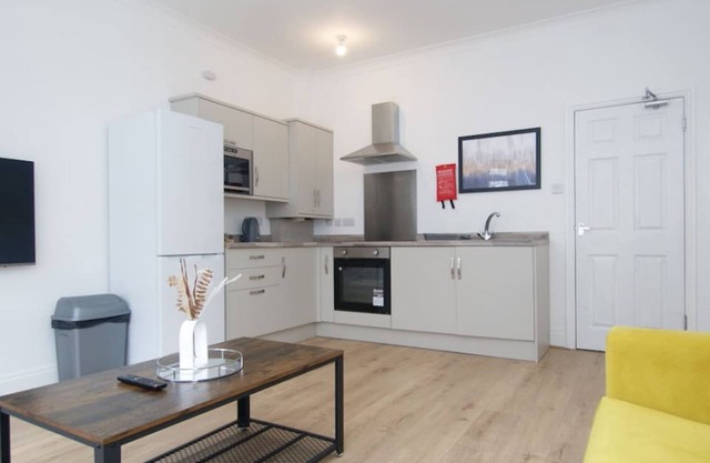 2 Cosy Flats - Up To 9 Guests