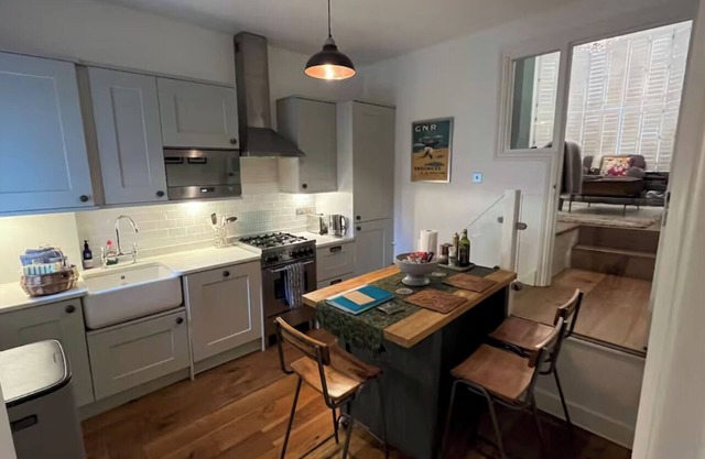 2 Double Bedroom Garden Flat in Crouch End, London