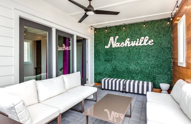 2 Homes Side by Side , Sleeps 24- Mins to Broadway