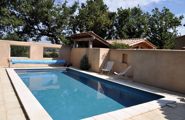 2 HOUSES Large garden-Pool -Jacuzzi -10 PEOPLE