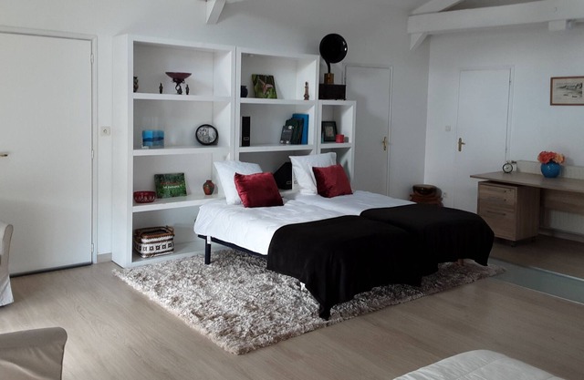 2 independent BEDROOMS in a charming barn for 4 people in the city center