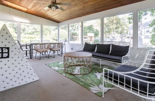 2 KING Beds - Screened Back Porch + Office + Spacious Parking