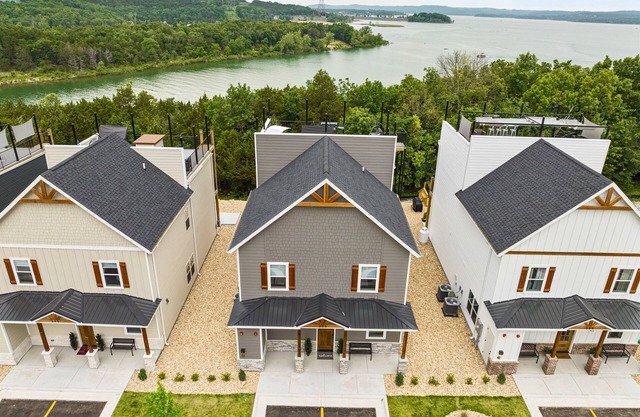 2 Lakefront Homes 1 Booking! HotTubs Pools Arcades