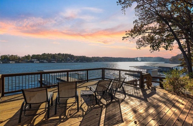 2 Lakefront Homes: Wide Decks, Great View, Kayaks