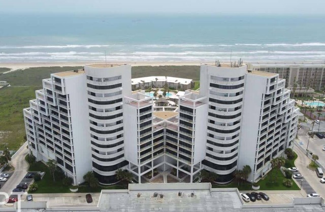 2 Level Beachfront Luxury 2 Bedroom Home by RedAwning