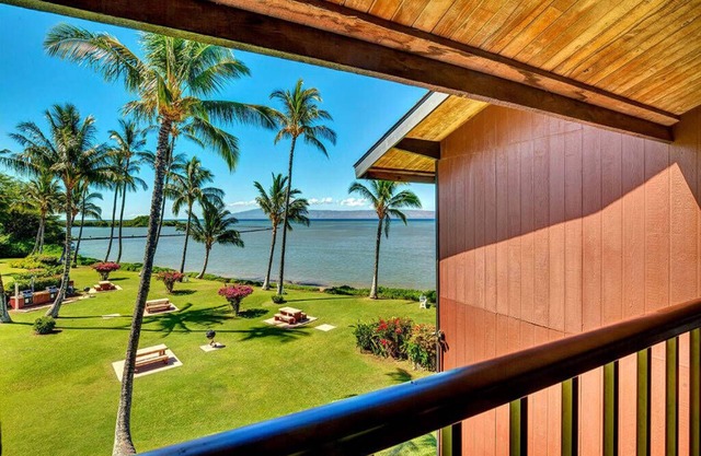 2-Level OF W/Lanai, WiFi and Kitchen–Molokai Shores