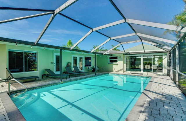 2 Mi to Beach: Canal-Front Retreat in Cape Coral!