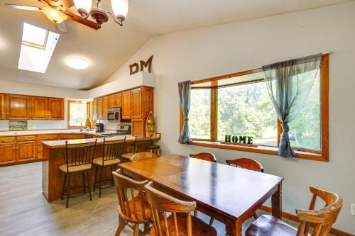 2 Mi to Cedar Lake Quiet Home with Fire Pit and Deck
