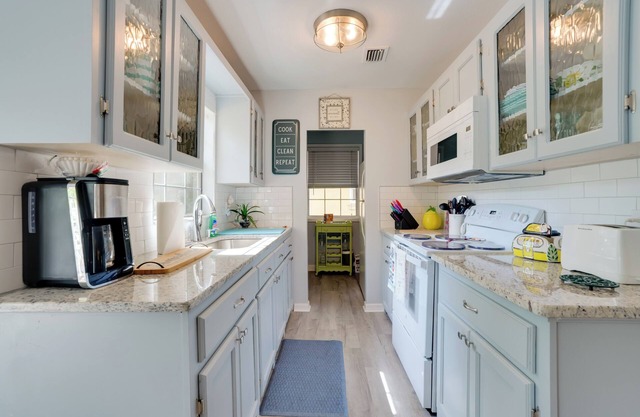 2 Mi to Dtwn: Mt Dora Home w/Grill!